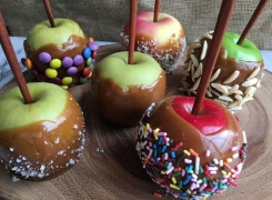 Карамельные яблоки - новое уличное лакомство или десерт с историей?