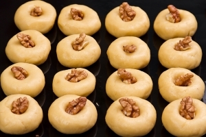 Гурабии - твердое печенье с орехом